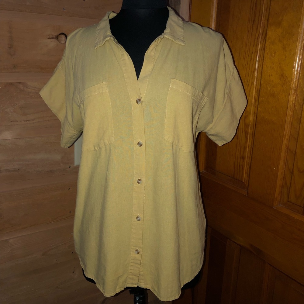 Thread + Supply Monarch Gold linen blend short sleeve button front top Medium